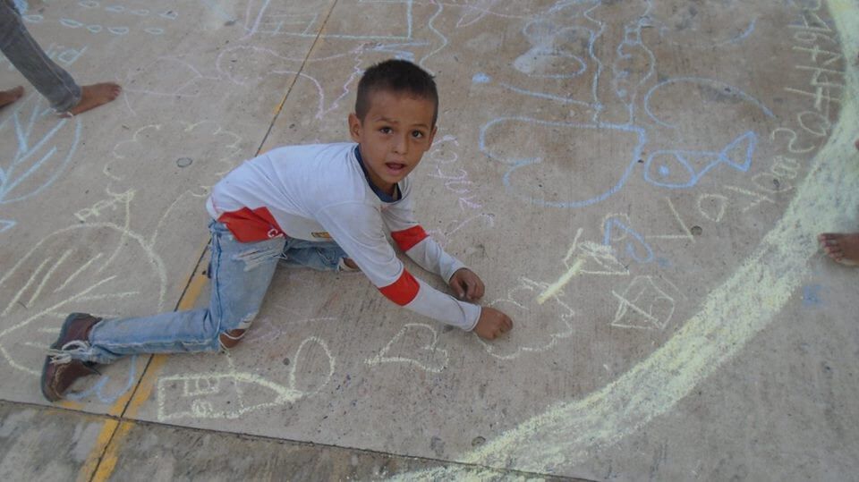 ¡A pintar con lo que hay! una experiencia de Onaiber Ibáñez