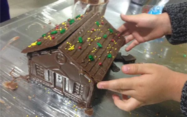 ¿Cómo hacer una casita de chocolate?