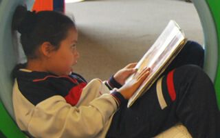 Los niños eligen sus espacios favoritos para leer