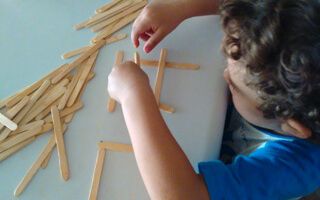 ¿Cómo favorecer la creatividad de los niños con juguetes no definidos?