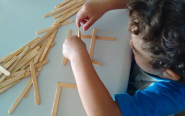 ¿Cómo favorecer la creatividad de los niños con juguetes no definidos?