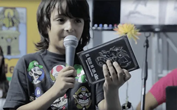 Romeo y su primer libro: El reloj de los años